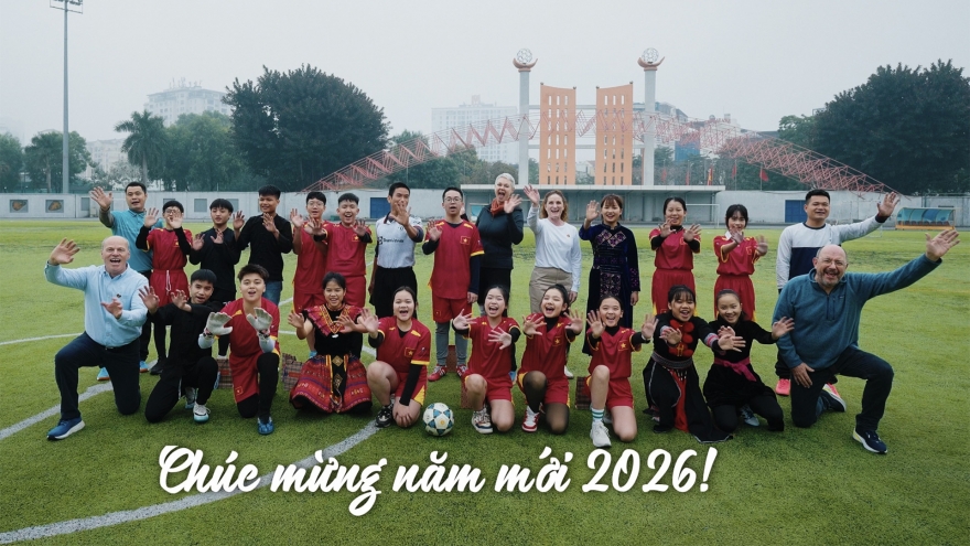 G4 Ambassadors to Vietnam celebrate Tet, playing football with children